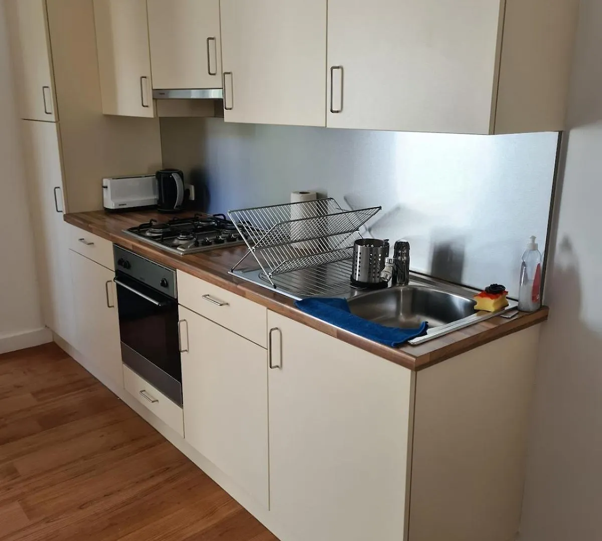 Lovely & Modern Apartment In The Heart Of أنتويرب